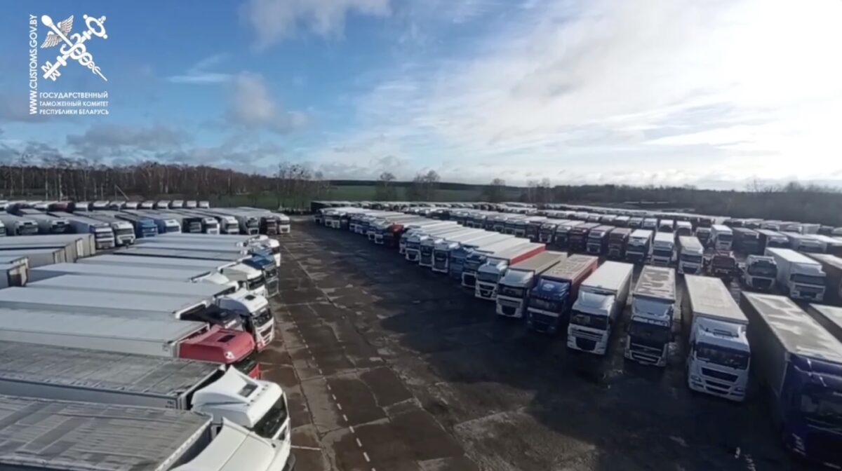 Литовские фуры на спецстоянке в Беларуси